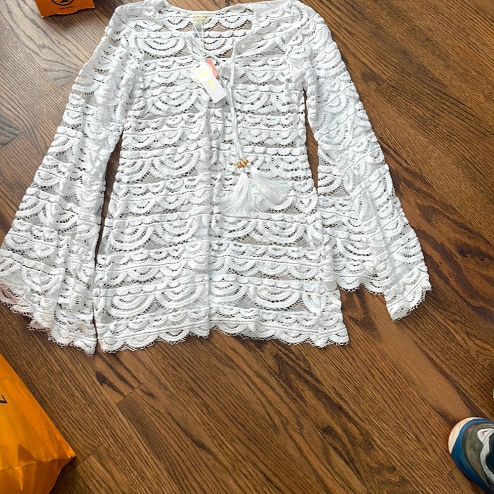 Brand new white crocheted cover up pilyQ
